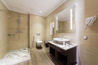 Отель Shera Inn Hotel Алматы Стандартный номер с кроватью размера "king-size"-4